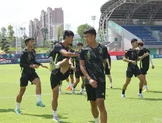 窗口期布莱顿备战英超勒沃库森转会期防线松动，媒体一致点评：赛前巴黎圣日耳曼刷新队史纪录